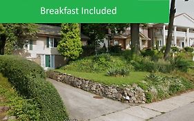 Niagara Riverview Closest To Falls, Free Breakfast Delivered Daily